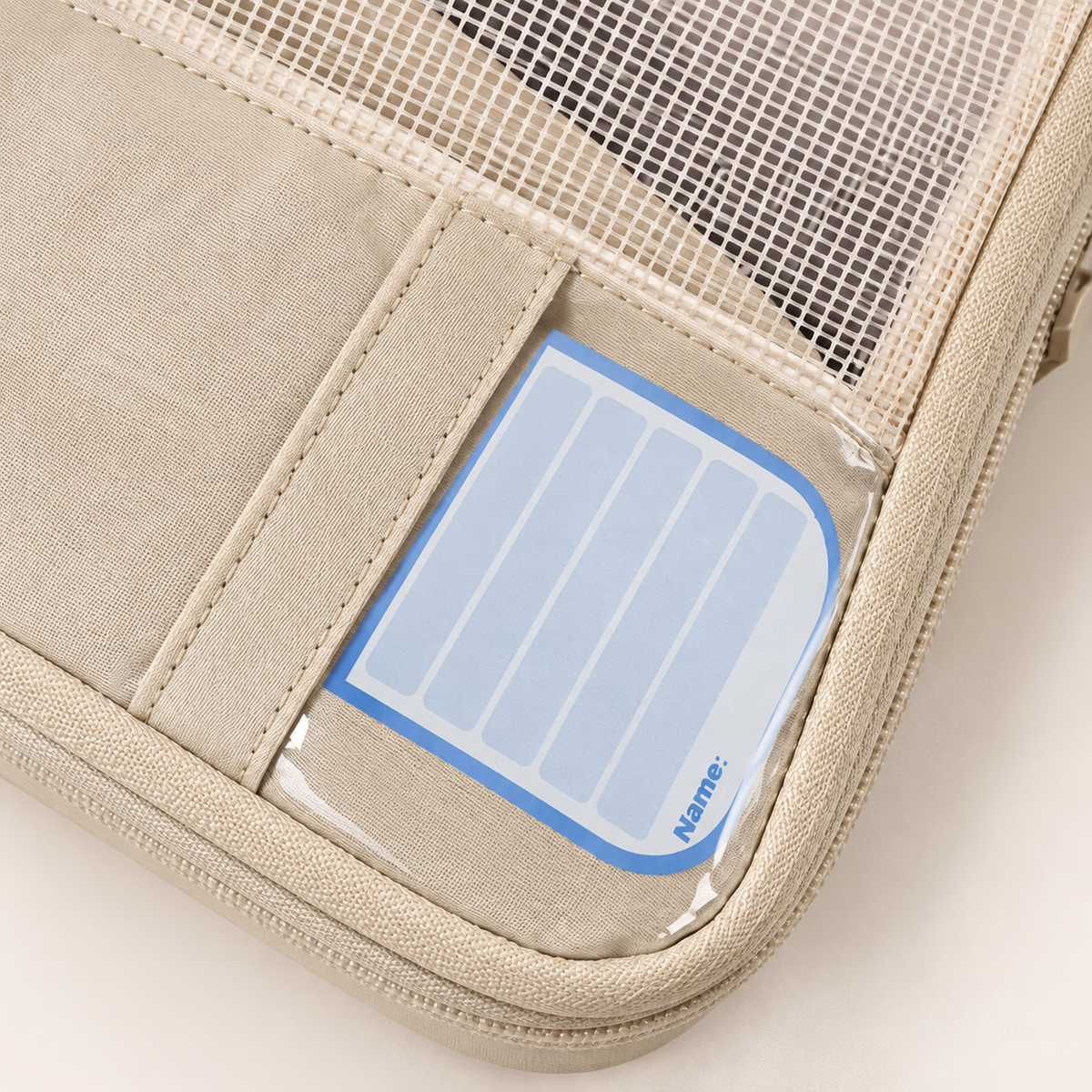 Transparent corner panel on a FOOIKOS packing organizer